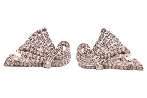 Lot 335 - An Art Deco diamond duette double clip brooch,...