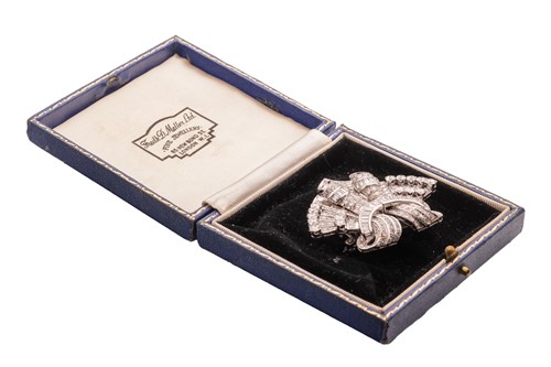 Lot 335 - An Art Deco diamond duette double clip brooch,...