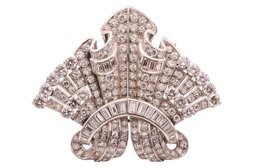 Lot An Art Deco diamond duette double clip brooch,...