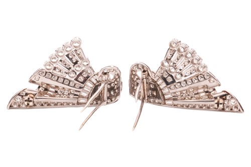 Lot 335 - An Art Deco diamond duette double clip brooch,...
