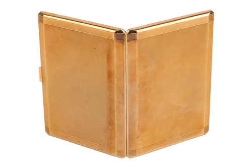 Lot A cigarette case in 9ct gold, of bevelled...