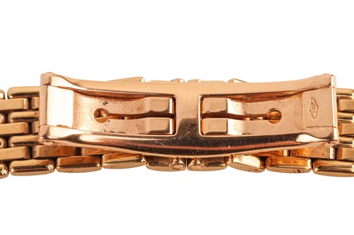 Lot 21 - A watch bracelet of brick link style,...