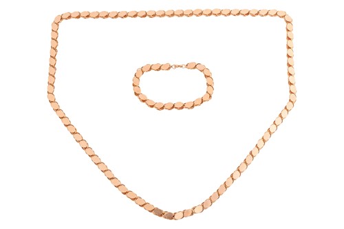 Lot 301 - A fancy link bracelet and a matching closed...