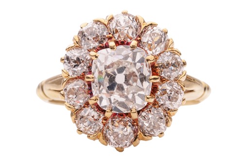 Lot 261 - An old-cut diamond cluster ring, with an...