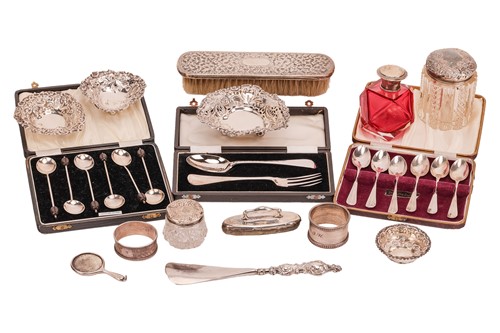 Lot 109 - Mixed group of small silver items, to include...
