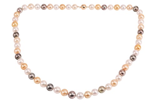 Lot A cultured South Sea pearl necklace,...
