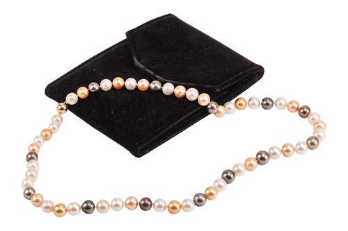 Lot A cultured South Sea pearl necklace,...