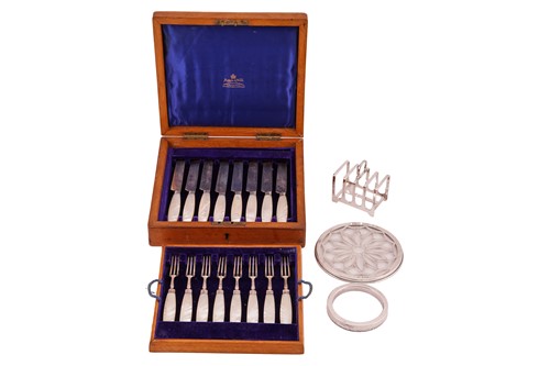 Lot 440 - A small group of  items comprising a boxed set...