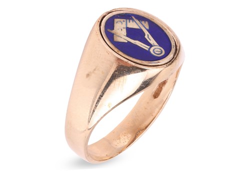 Lot 7 - A Masonic swivel signet ring in 9ct yellow...