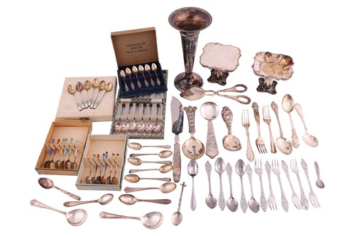 Lot 101 - A mixed lot of Scandinavian silver and...