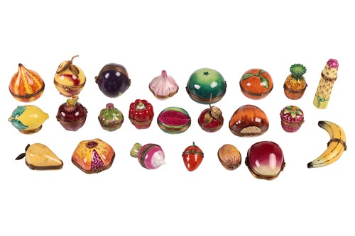 Lot 31 - A large collection of 20th century novelty...