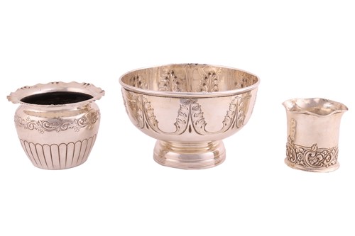 Lot 437 - A small circular silver punch bowl, marked...