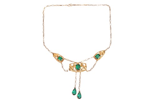 Lot An Art Nouveau foliate negligee necklace set...
