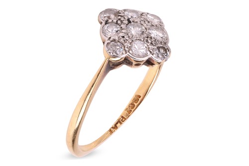 Lot 261 - An Art Deco diamond-set panel ring, the...