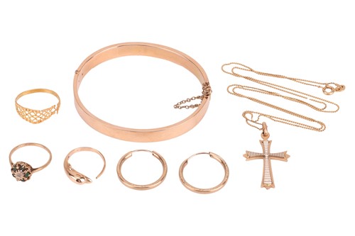 Lot 47 - A collection of jewellery, to include a hinged...