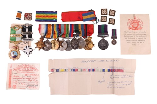 Lot 195 - A medal presentation set, comprising a WWI...