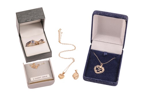 Lot 15 - A small group of jewellery, to include a heart-...