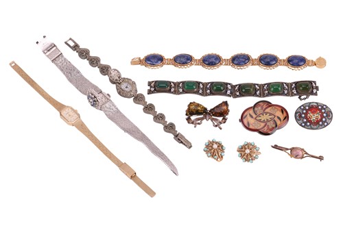 Lot 18 - A mixed group of jewellery items comprising a...