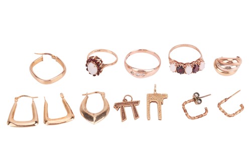 Lot 10 - A small group of mixed jewellery items...