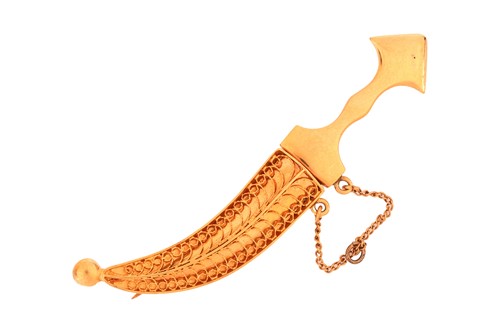 Lot 55 - A jambiya dagger brooch, in a filigree sheath...