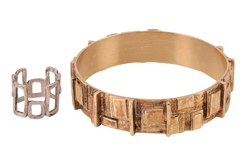 Lot 324 - A Modernist-style bangle, by Graham Watling,...