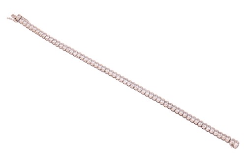 Lot 85 - A diamond tennis bracelet, of estimated 5.43ct,...