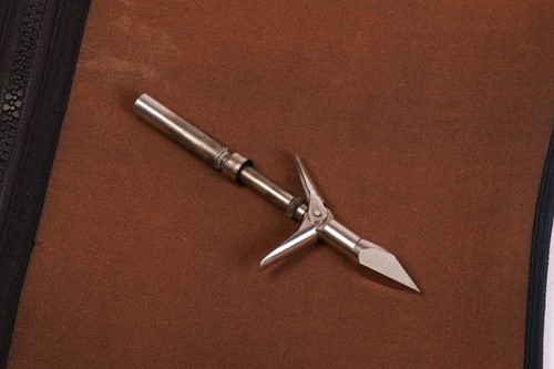 Lot James Bond - Never Say Never Again (1983): two...