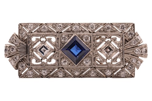 Lot 30 - An early 20th-century synthetic sapphire and...
