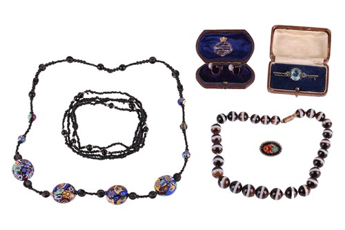Lot 17 - A collection of jewellery, to include a...