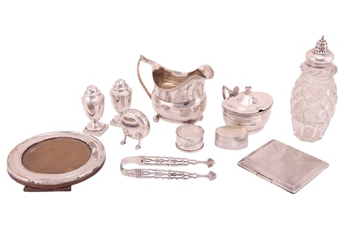 Lot 441 - A small group of silver; comprising two napkin...