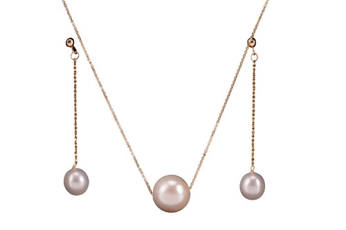 Lot 84 - A cultured pearl pendant, the cultured pearl...