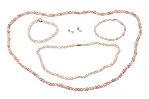 Lot 40 - A small group of cultured pearl jewellery; to...