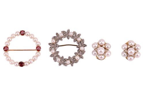 Lot 81 - A small collection of jewellery items set with...