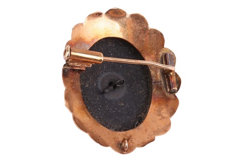 Lot 224 - An onyx mourning brooch and ring set, and a...
