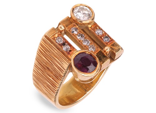 Lot A Modernist dress ring set with diamond and...