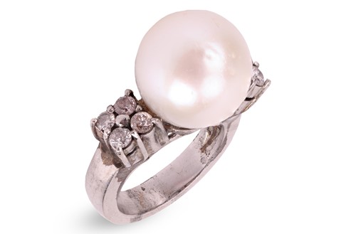 Lot A South Sea cultured pearl dress ring,...