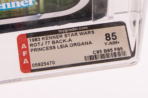 Lot Star Wars: a rare vintage and graded Kenner...