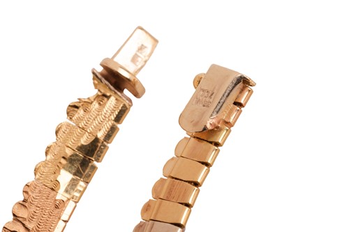 Lot 218 - A tri-coloured fringe necklace, comprising a...