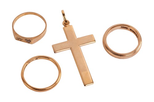 Lot 52 - Three gold rings and a cross pendant; to...