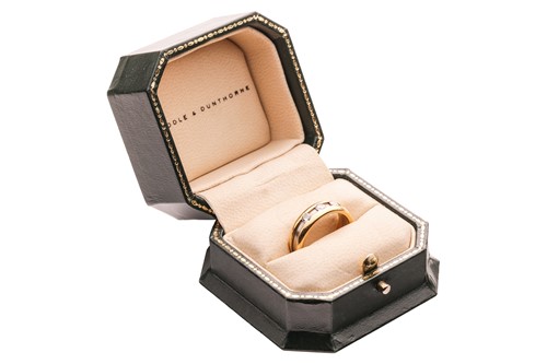 Lot Boodle & Dunthorne - a two-toned Amaré ring in...