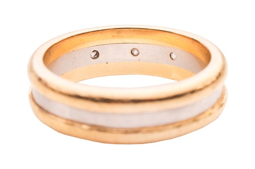 Lot Boodle & Dunthorne - a two-toned Amaré ring in...