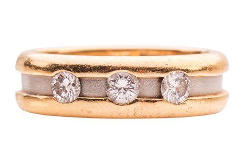 Lot Boodle & Dunthorne - a two-toned Amaré ring in...