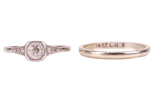 Lot 195 - A diamond solitaire ring, with an old-cut...