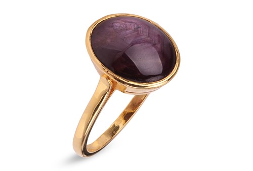 Lot A purple star sapphire cabochon ring,...