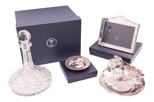 Lot 69 - An Armada dish engraved with the emblem of The...