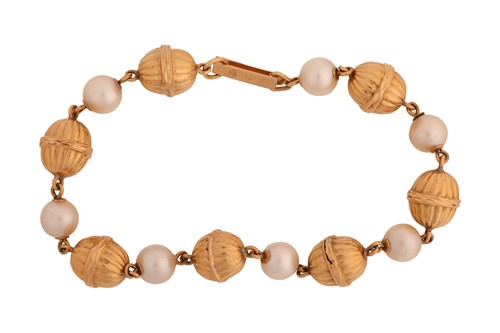 Lot 91 - A cultured pearl bracelet, comprising seven...