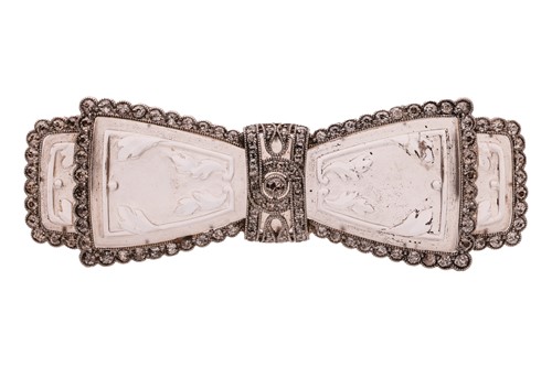 Lot 207 - A carved rock crystal and diamond-set bow...