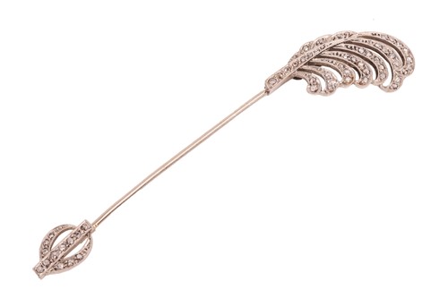 Lot 337 - An early 20th-century diamond-set feather...