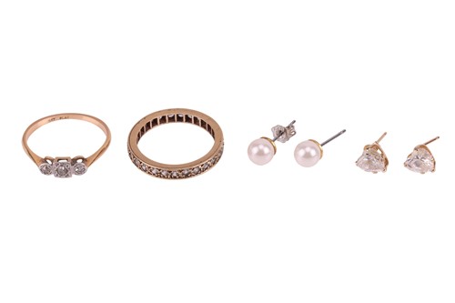 Lot 37 - A diamond-set dress ring, illusion-set with...