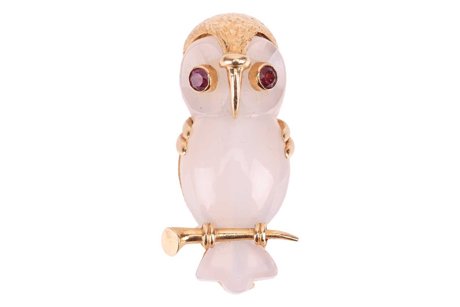 Lot Cartier - A carved calcedony brooch designed...